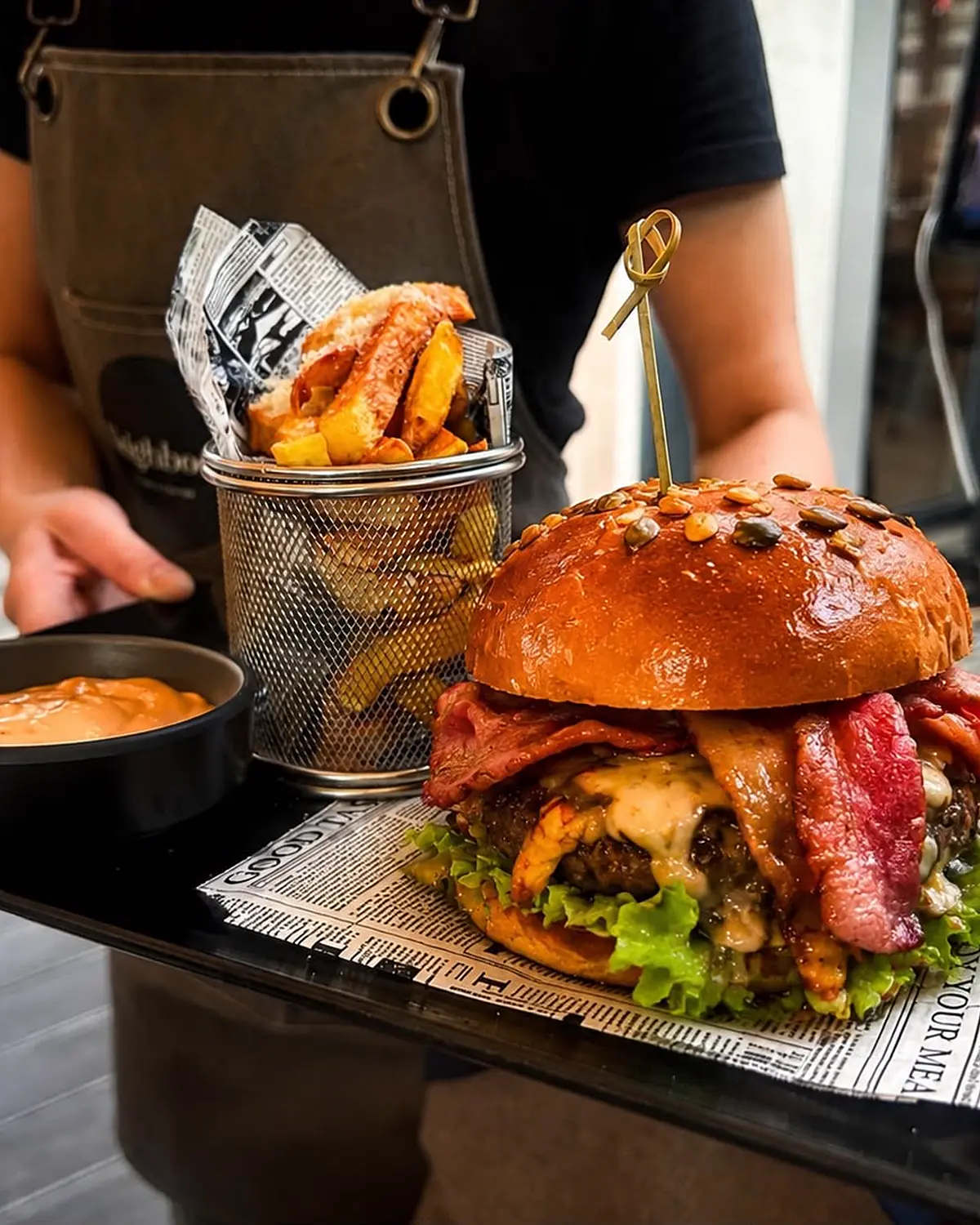 Burger cu cartofi
